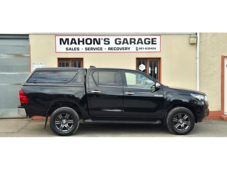 2022 Toyota Hilux - view 2