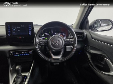 2022 Toyota Yaris YARIS HYBRID LUNA #65 €20,995 thumbnail