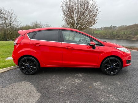 2016 Ford Fiesta - thumbnail 3