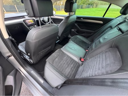 2019 Volkswagen Passat HIGHLINE 2.0 TDI MANUAL 6SPEED FWD 150HP 4DR €15,450 thumbnail