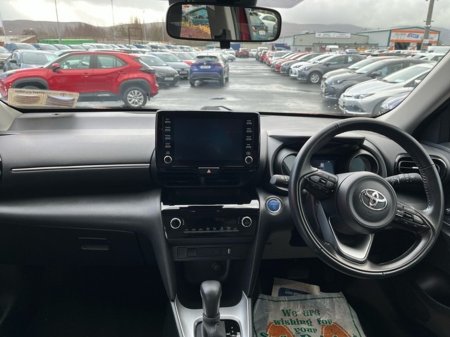 2024 Toyota Yaris Cross YARIS CROSS LUNA €28,950 thumbnail