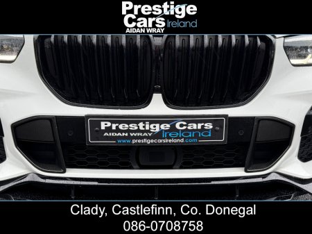 2022 BMW X5 XDRIVE 45E M SPORT AUTO,M PERFORMANCE BODY KIT,ALPINE WHITE,PLUS PACK,TECH PACK,HEAD UP DISPLAY,HEATED LEATHER,APPLE CAR PLAY,ADJUSTABLE SUSPENSION,CAMERAS,FACTORY UP GRADED BRAKES,FBMWSH,HIGH SPEC €64,950 thumbnail