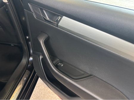 2017 Skoda Superb - thumbnail 10