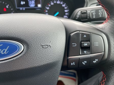 2019 Ford Focus - thumbnail 11