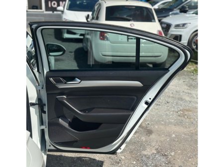 2016 Volkswagen Passat - thumbnail 9