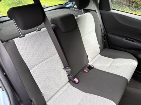 2012 Toyota Yaris - thumbnail 9