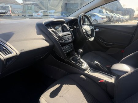 2017 Ford Focus - thumbnail 14