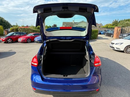 2017 Ford Focus - thumbnail 14