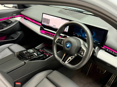 2024 BMW i5 40 M SPORT EDRIVE *PAN ROOF* €63,990 thumbnail