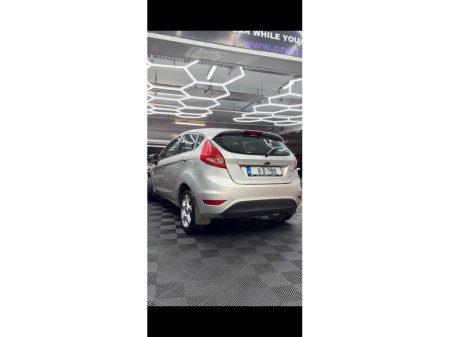 2011 Ford Fiesta - thumbnail 4