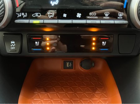 2025 Toyota Rav4 - thumbnail 24