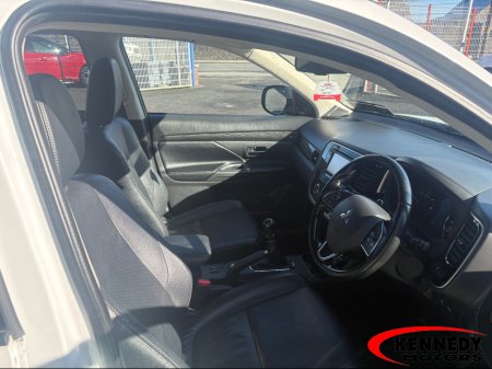 2016 Mitsubishi Outlander - thumbnail 10