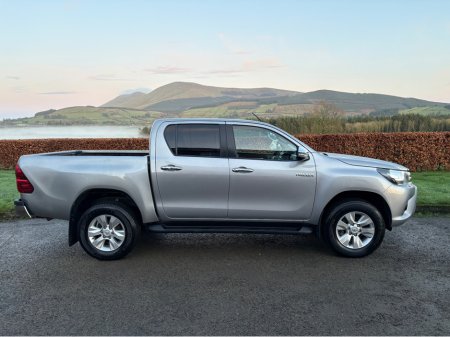 2020 Toyota Hilux DOUBLE CAB SR5 4DR