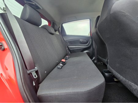 2019 Toyota Yaris - thumbnail 7