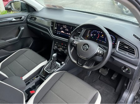2020 Volkswagen T-Roc SPORT AUTOMATIC 1.5 PETROL //HIGH SPEC//PANORAMIC GLASS ROOF//SAT NAV//KEYLESS ENTRY// thumbnail