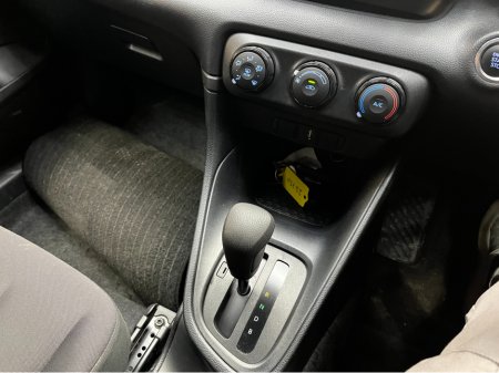 2020 Toyota Yaris - thumbnail 15