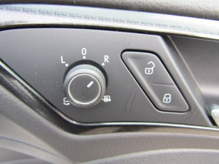 2015 Volkswagen Golf GOLF R ESTATE AWD 5DR Auto €21,950 thumbnail