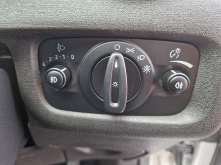 2016 Ford Fiesta - thumbnail 28