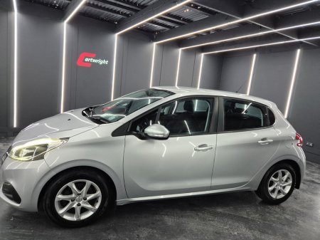 2016 Peugeot 208 - thumbnail 10