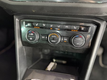 2018 Volkswagen Tiguan - thumbnail 29