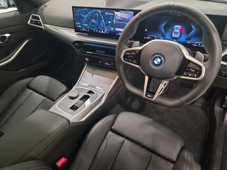 2025 BMW 3 Series - thumbnail 6