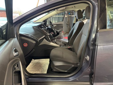 2014 Ford Focus - thumbnail 16