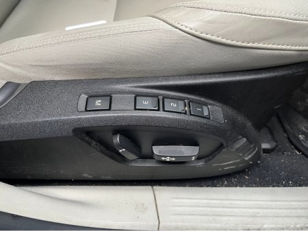 2015 Volvo V40 2015 VOLVO V40 D4 SE 2.0 AUTOMATIC / CRUISE CONTROL / REVERSE CAMERA / PADDLE SHIFTERS thumbnail