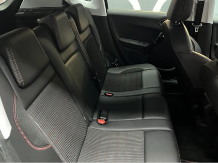 2018 Peugeot 2008 - thumbnail 13