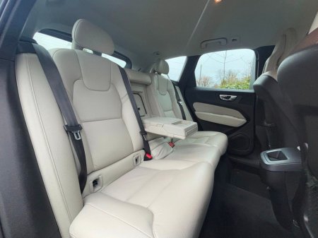 2018 Volvo XC60 - thumbnail 10