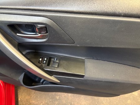 2014 Toyota Auris - thumbnail 8