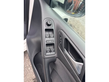 2012 Volkswagen Golf - thumbnail 10