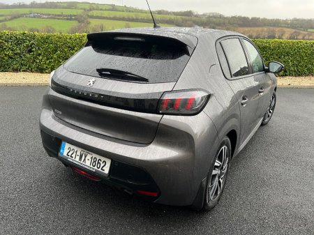 2022 Peugeot 208 1.2 Puretech 100bhp Allure Pack €17,950
