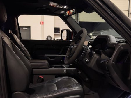 2023 Land Rover Defender - thumbnail 17