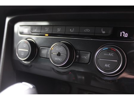 2018 Volkswagen Tiguan - thumbnail 16