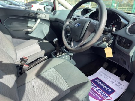 2010 Ford Fiesta - thumbnail 10