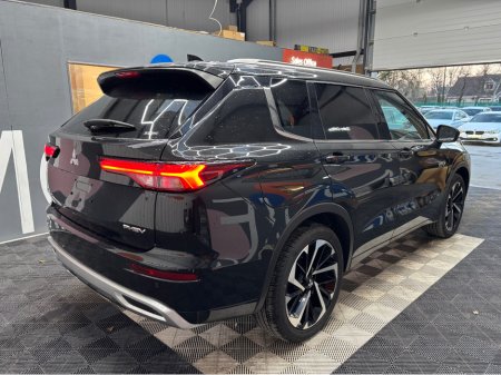 2024 Mitsubishi Outlander - thumbnail 2