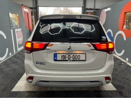 2019 Mitsubishi Outlander €22950! 2019 MITSUBISHI OUTLANDER PHEV LIMITED EDITION 4WD 2.4 AUTOMATIC / CRUISE CONTROL / REVERSE CAMERA / ELECTRIC HEATED SEATS / HEATED STEERING WHEEL €22,950 thumbnail