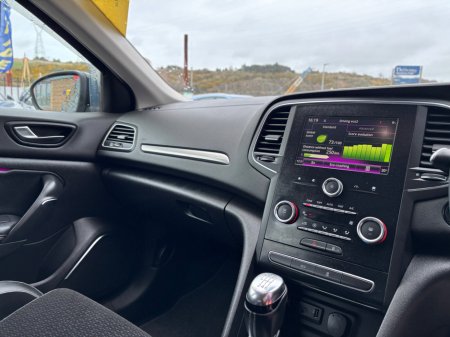 2016 Renault Megane - thumbnail 10