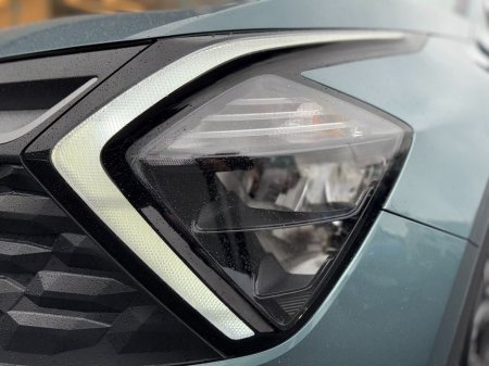 2023 Kia Sportage 1.6 K3 Plug in hybrid €35,995 thumbnail