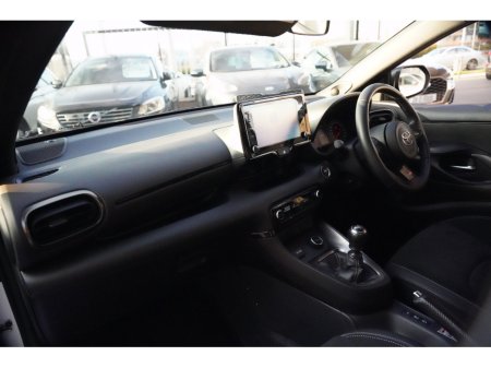 2020 Toyota Yaris - thumbnail 24