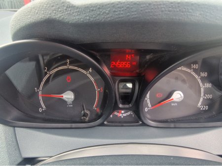 2011 Ford Fiesta - thumbnail 18