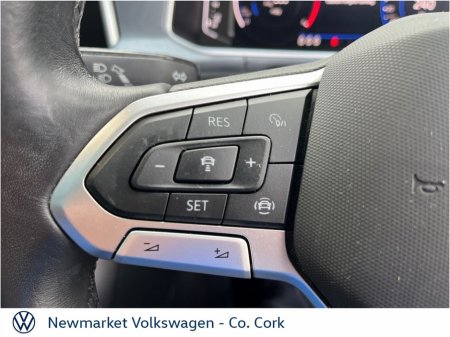 2023 Volkswagen T-Roc - view 4