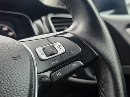 2019 Volkswagen Golf ( 192 REG ) HIGHLINE FULL LEATHER SEATS HEATED ELECTRIC SEATS SAT NAV PACK - VIRTUAL CLOCKS -REVERSE CAMERA - NAVIGATION - CARPLAY - ANDROID AUTO- BLIND SPOT REAR TRAFFIC ASSIST - DISCOVER PRO €22,950 thumbnail