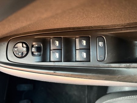 2020 Vauxhall Grandland X  €19,450 thumbnail