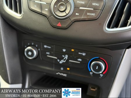 2016 Ford Focus - thumbnail 10