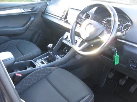 2020 Skoda Karoq - view 3