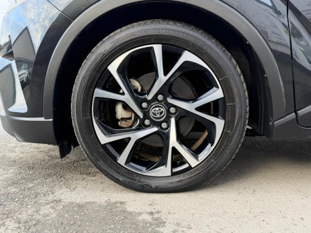 2017 Toyota C-HR (171) 1.8 HYBRID SPORT AUTO €18,950 thumbnail