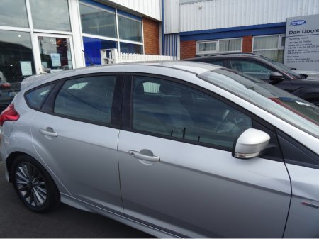 2018 Ford Focus - thumbnail 17