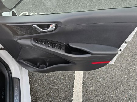 2018 Hyundai Ioniq FULL E V, 200 KM RANGE, FULL DEALER HISTORY, NEW NCT, FINANCE, WARRANTY, 5 STAR REVIEWS €9,995 thumbnail