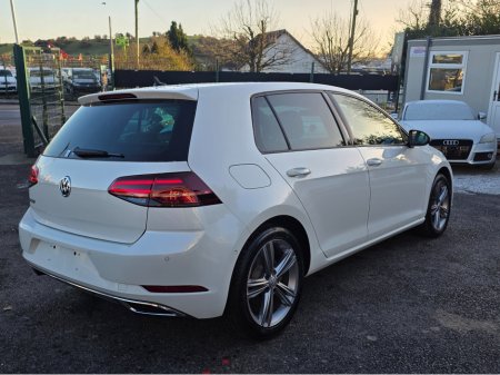 2019 Volkswagen Golf FULL CREAM LEATHER SEATS  ELECTRIC HEATED SEATS SAT NAV PACK - VIRTUAL CLOCKS -REVERSE CAMERA - NAVIGATION - CARPLAY - ANDROID AUTO- BLIND SPOT REAR TRAFFIC ASSIST - DISCOVER PRO €21,950 thumbnail
